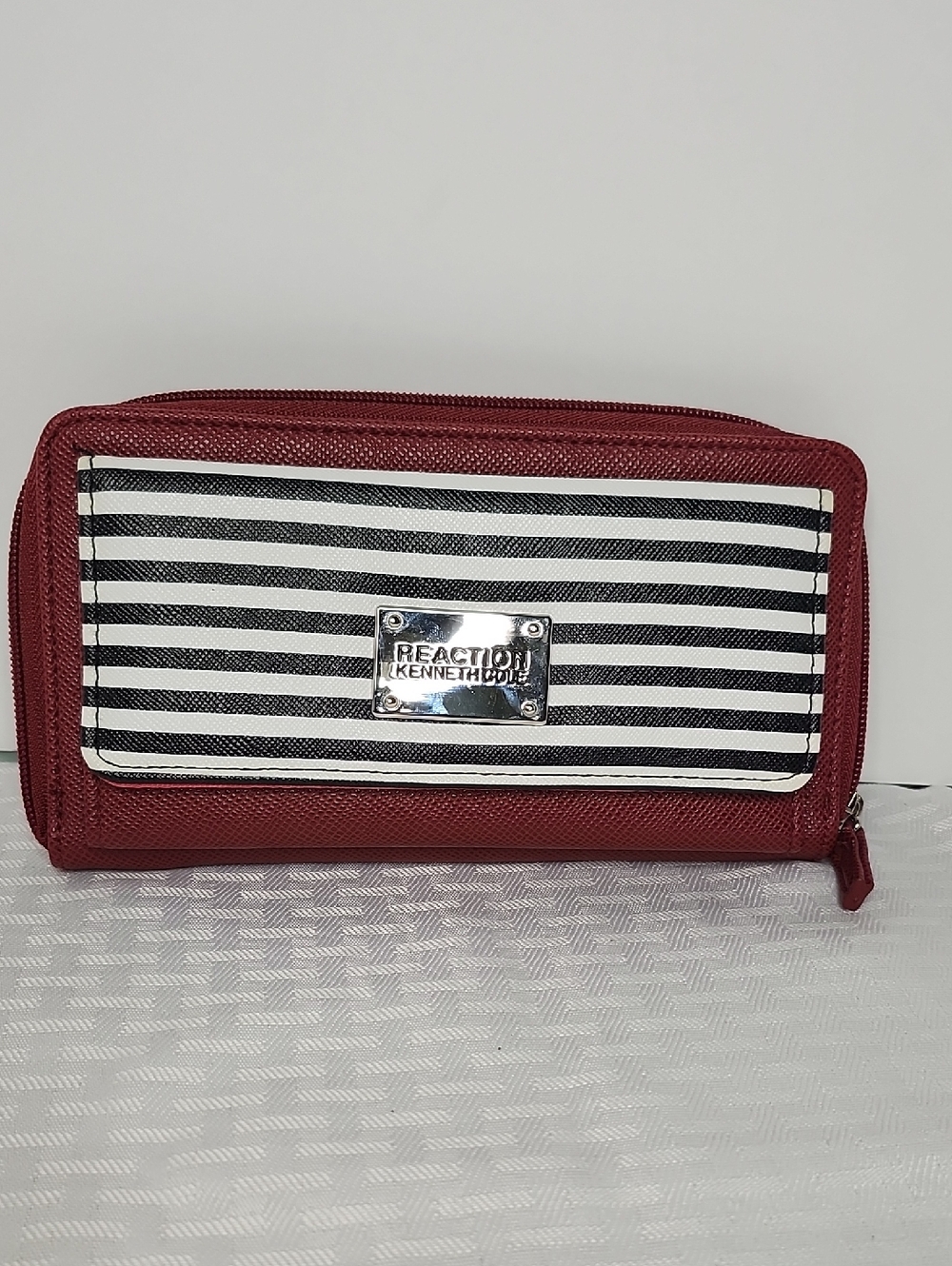Kenneth Cole Reaction Burgundy Stripe Wallet NEW
